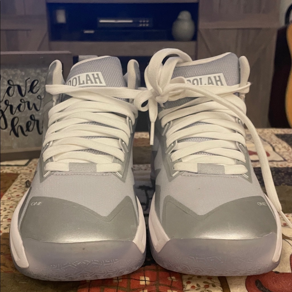 #76 Moolah Triple Double Wtd Silver& Opaque Material And White Trim. Nwot Sz 7.5